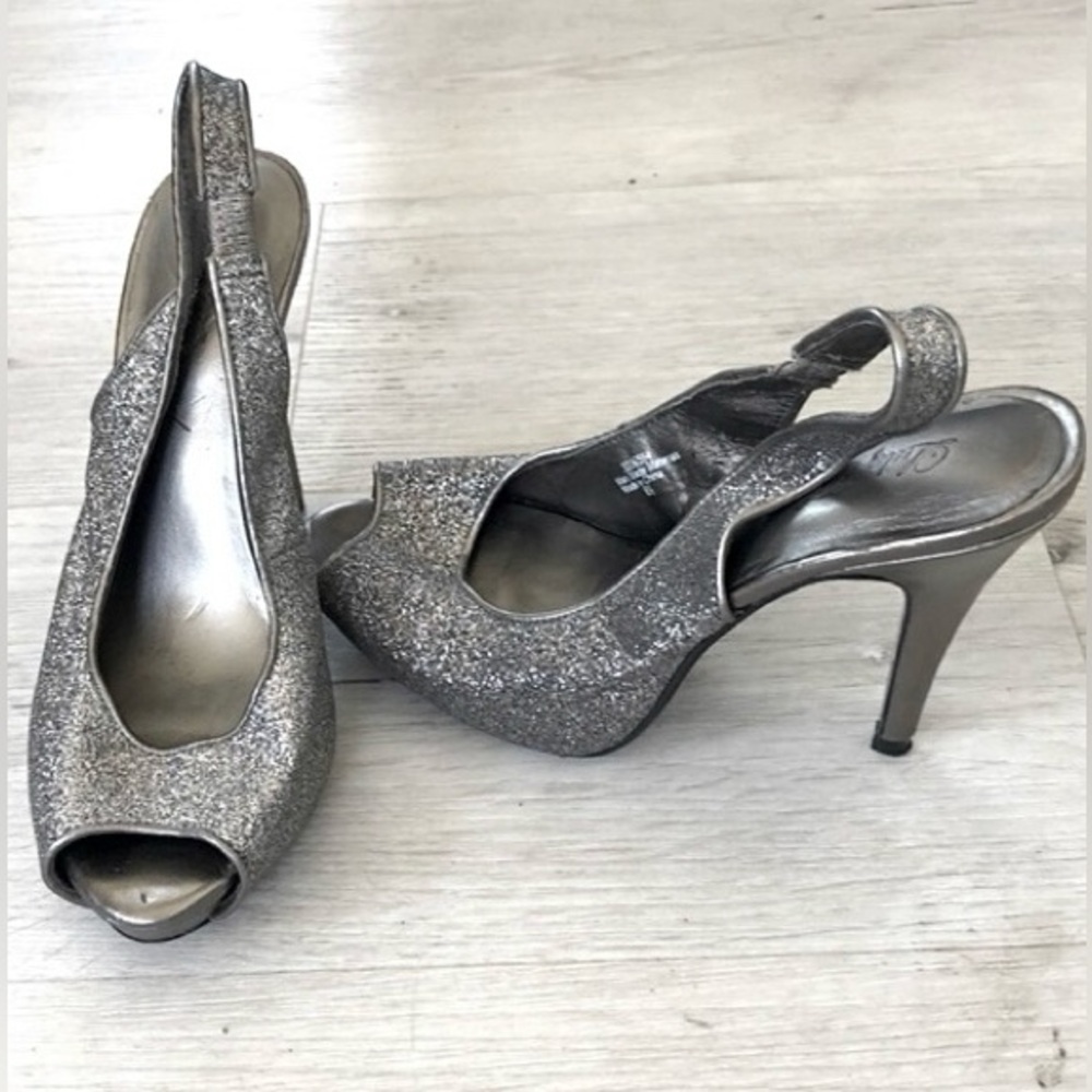 LULU TOWNSEND Women’s Silver Glitter Open Toe Strappy Heels - size 6